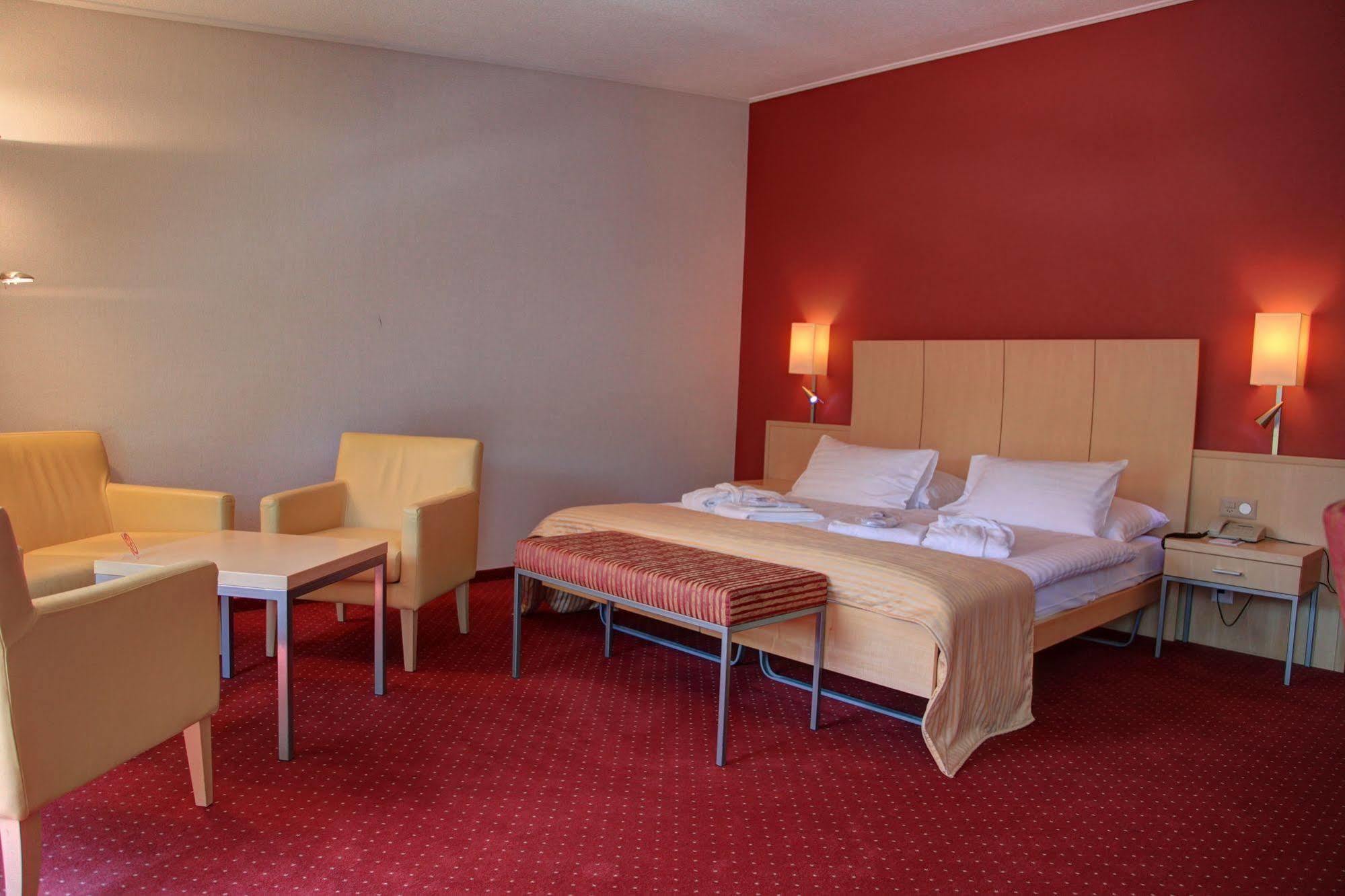 Grand Et Centre Thermal D'yverdon-les-bains Yverdon-les-Bains
