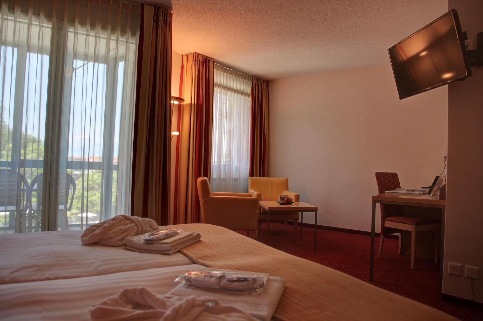 Hotel Grand Et Centre Thermal D'yverdon-les-bains 4*